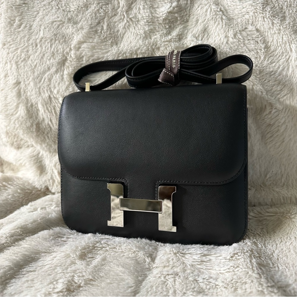 Constance 18 swift black